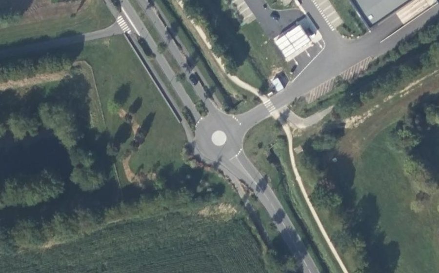 Vue aérienne du Rond-point anonyme n°1171275066