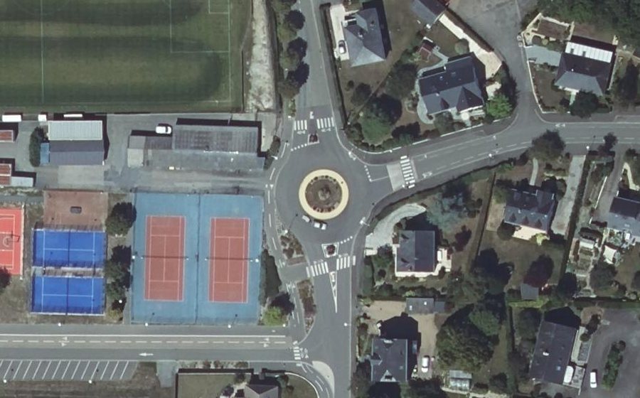 Vue aérienne du Rond-point anonyme n°117161108