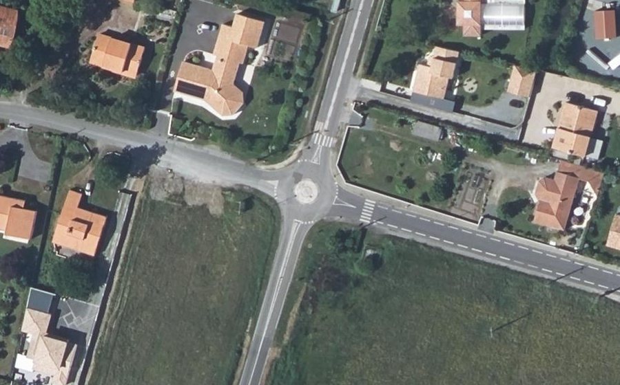 Vue aérienne du Rond-point anonyme n°1172127284