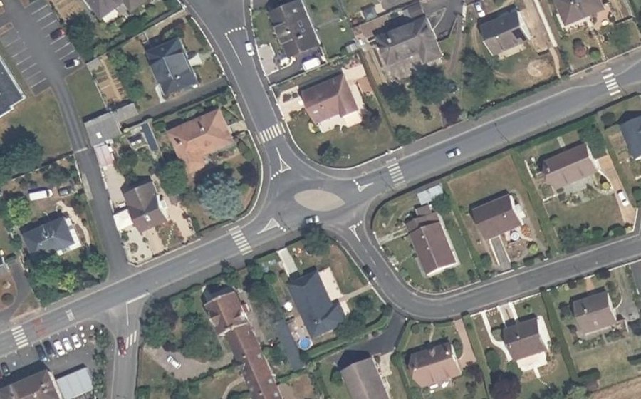 Vue aérienne du Rond-point anonyme n°1172329503