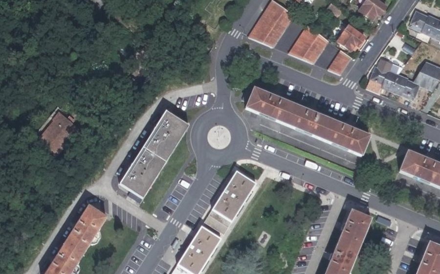 Vue aérienne du Rond-point anonyme n°1172625481