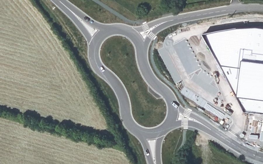 Vue aérienne du Rond-point anonyme n°1172671812