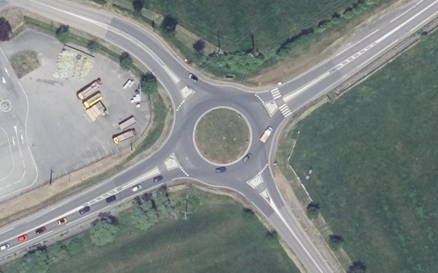 Vue aérienne du Rond-point anonyme n°1172971981