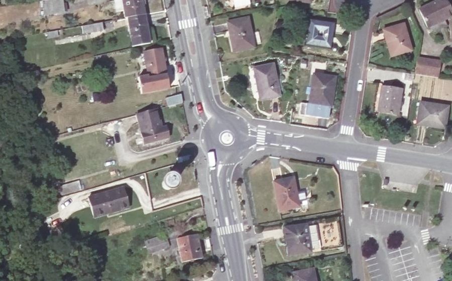 Vue aérienne du Rond-point anonyme n°1172986365