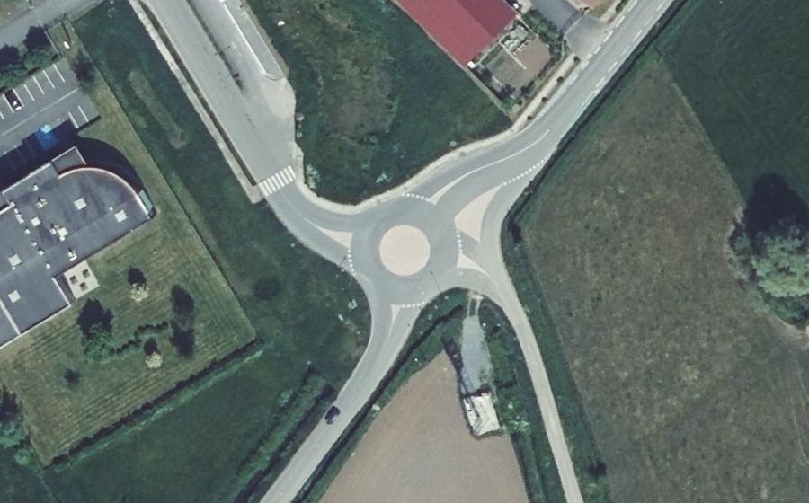 Vue aérienne du Rond-point anonyme n°1173099241