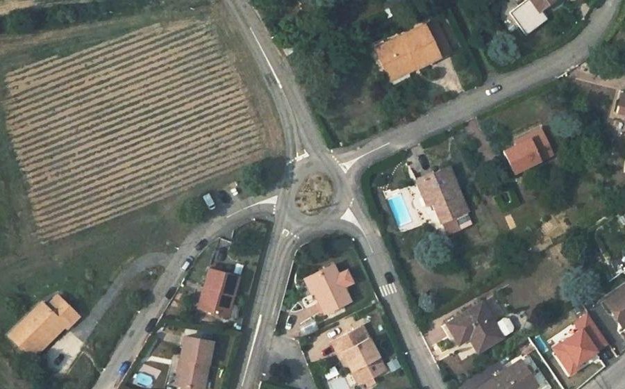 Vue aérienne du Rond-point anonyme n°117325784