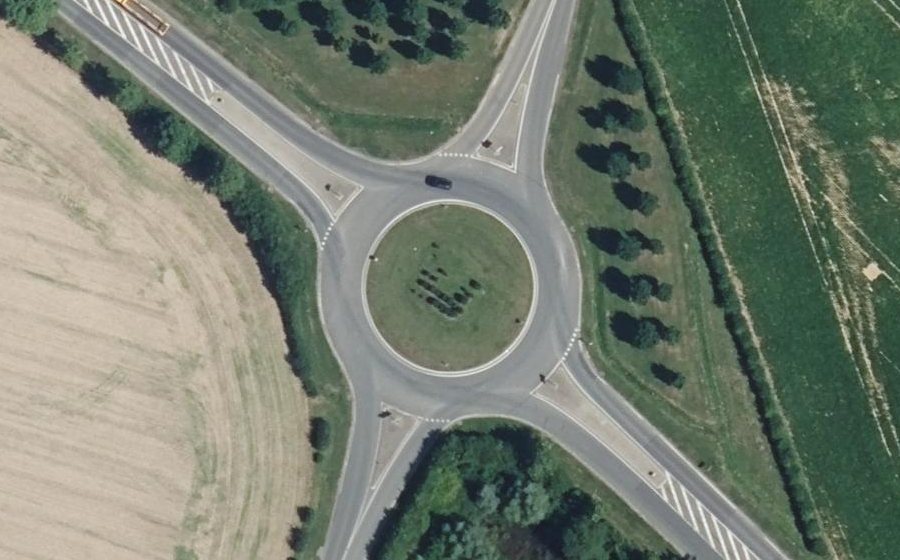 Vue aérienne du Rond-point anonyme n°117328303