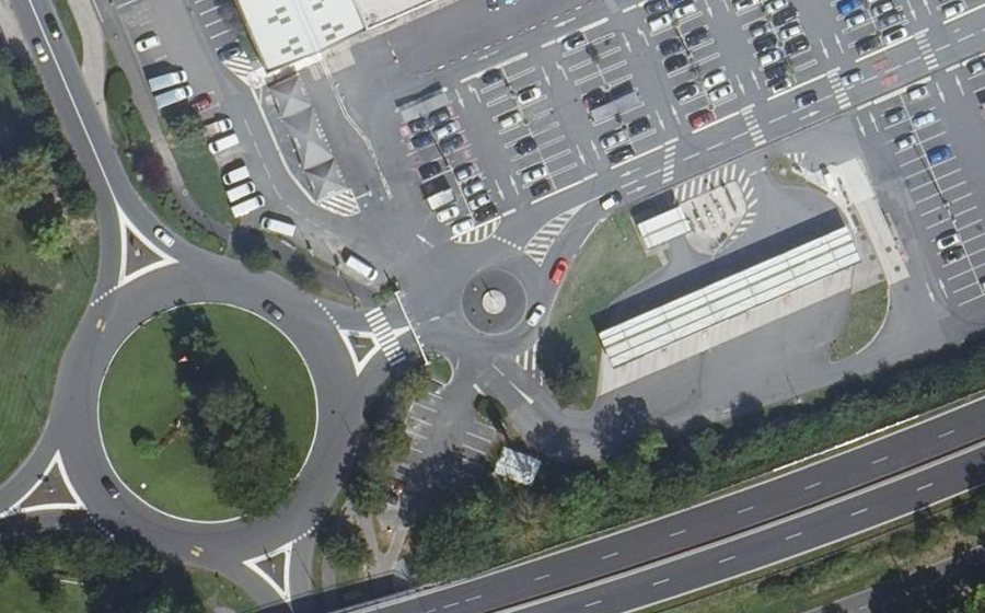 Vue aérienne du Rond-point anonyme n°1173529443