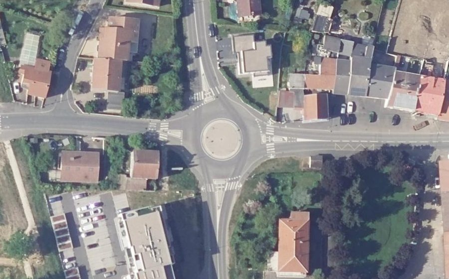 Vue aérienne du Rond-point anonyme n°1173674367