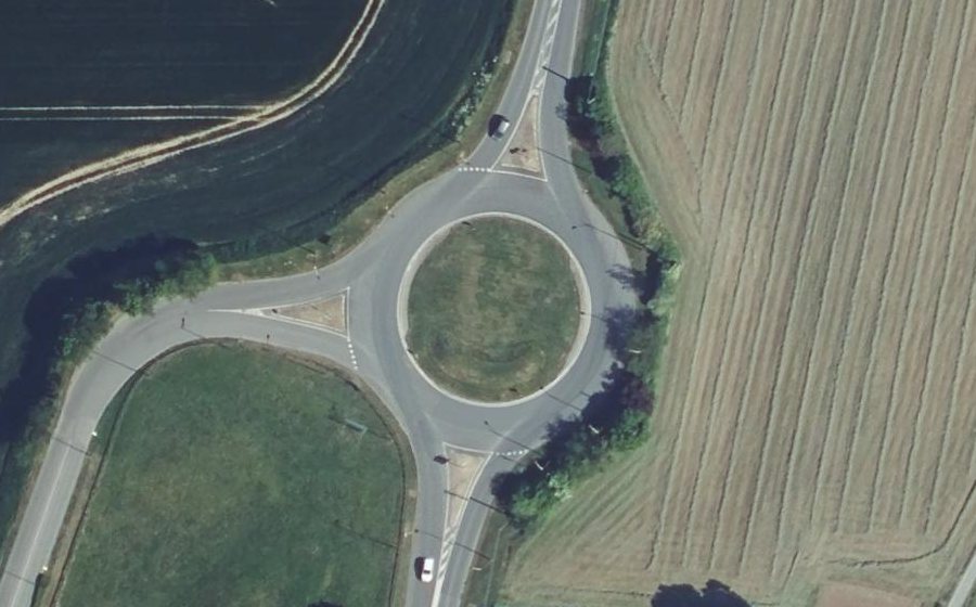 Vue aérienne du Rond-point anonyme n°117374115