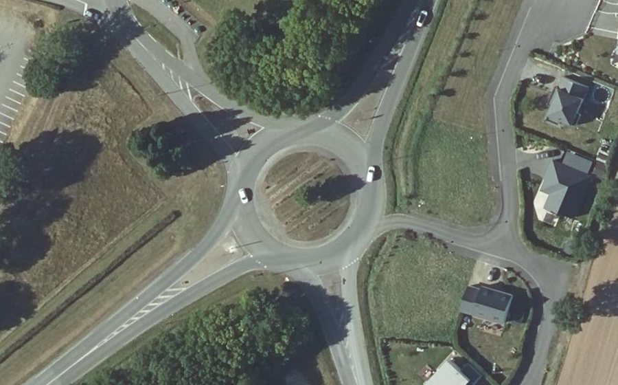 Vue aérienne du Rond-point anonyme n°117388312