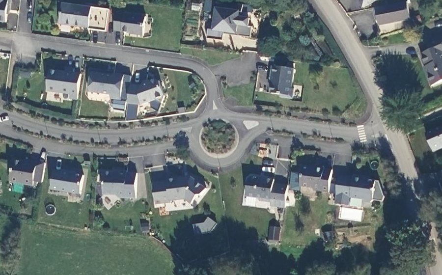 Vue aérienne du Rond-point anonyme n°117404631