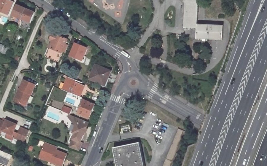 Vue aérienne du Rond-point anonyme n°1174058189