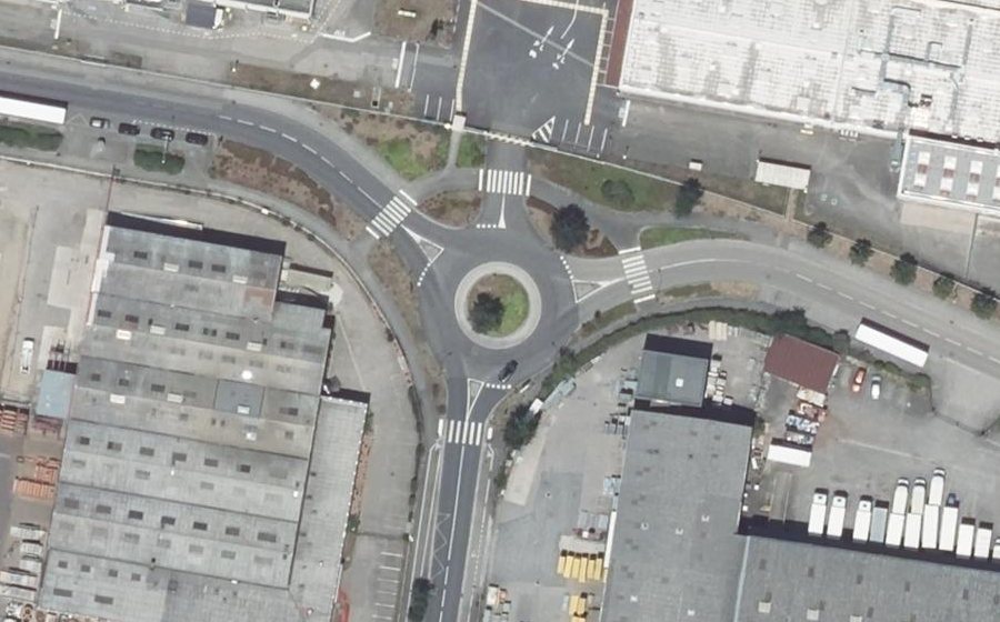 Vue aérienne du Rond-point anonyme n°117419579