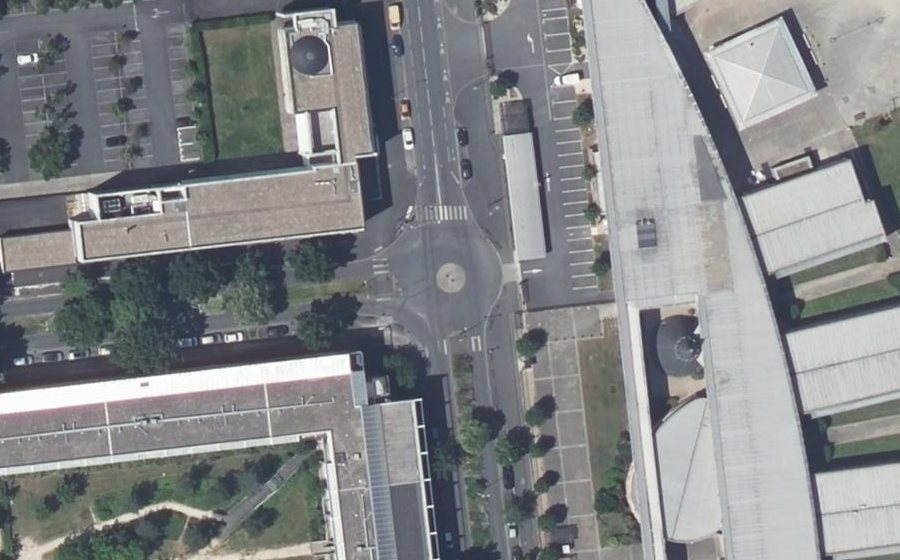 Vue aérienne du Rond-point anonyme n°117421945
