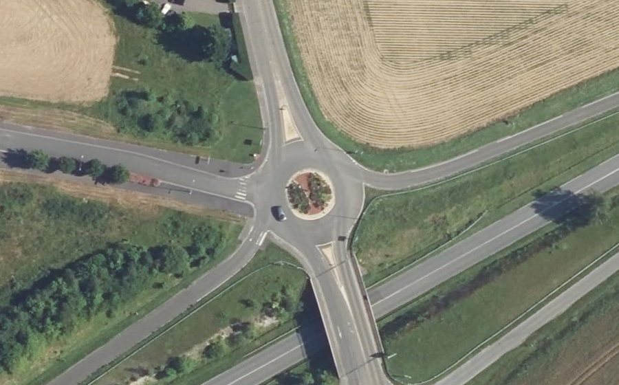 Vue aérienne du Rond-point anonyme n°1174268475
