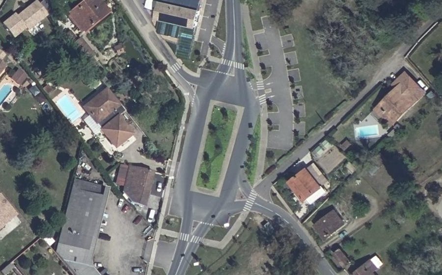 Vue aérienne du Rond-point anonyme n°1174291253