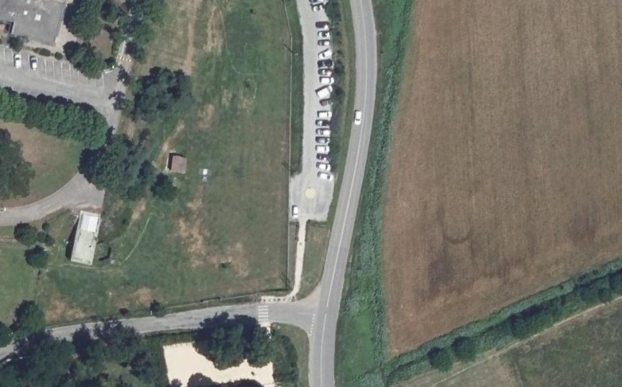Vue aérienne du Rond-point anonyme n°1174365297