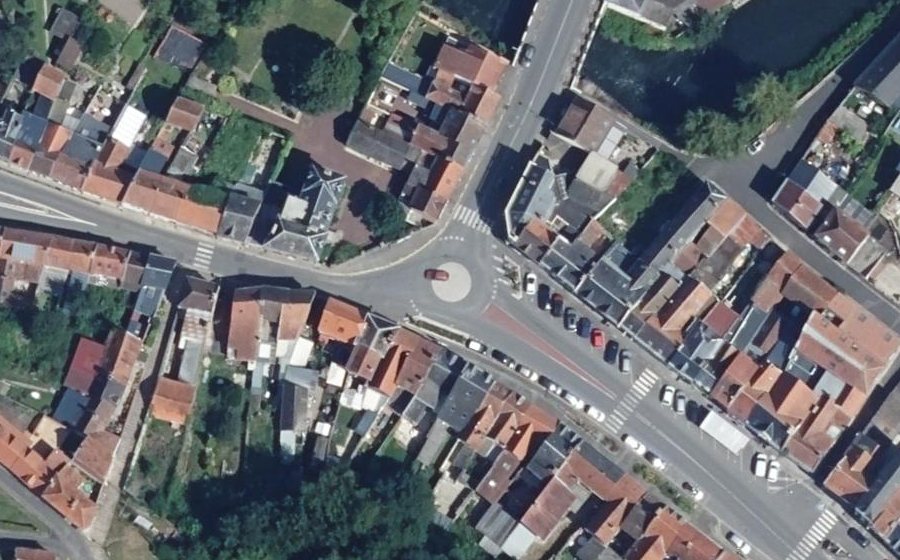 Vue aérienne du Rond-point anonyme n°1174441718