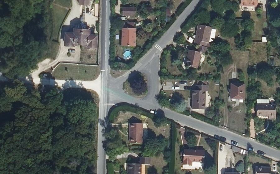 Vue aérienne du Rond-point anonyme n°117459609