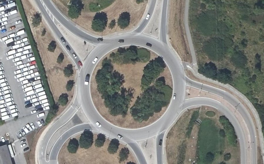 Vue aérienne du Rond-point anonyme n°117463401