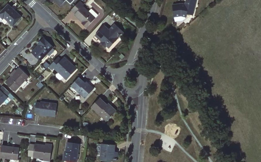 Vue aérienne du Rond-point anonyme n°117515320