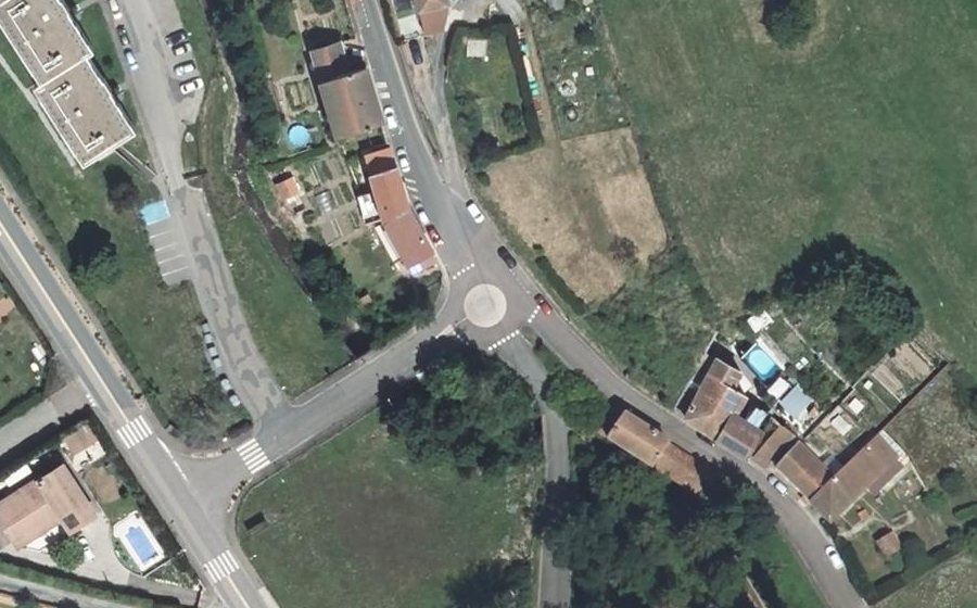 Vue aérienne du Rond-point anonyme n°1175256859