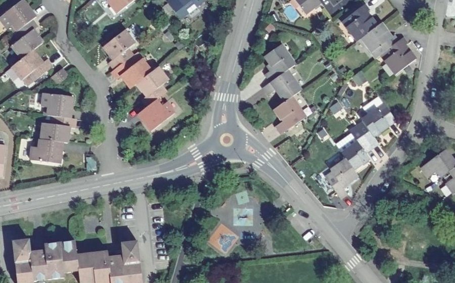 Vue aérienne du Rond-point anonyme n°1175364604