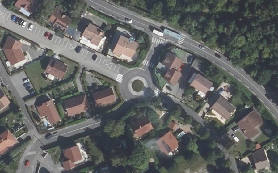 Vue aérienne du Rond-point anonyme n°117572110