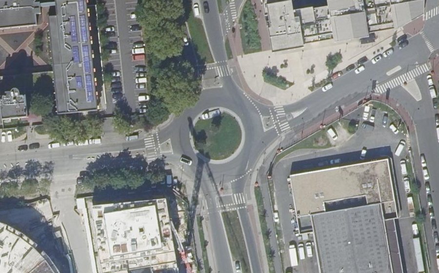 Vue aérienne du Rond-point anonyme n°1175890161