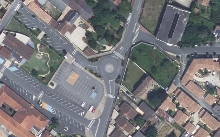 Vue aérienne du Rond-point anonyme n°1176538073