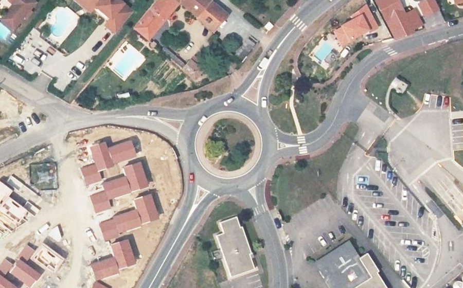 Vue aérienne du Rond-point anonyme n°117699197