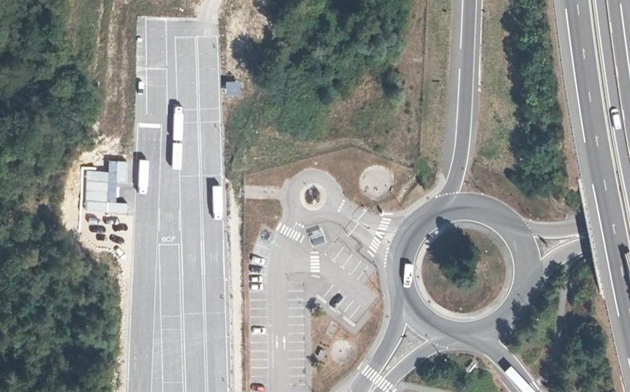 Vue aérienne du Rond-point anonyme n°1177256035