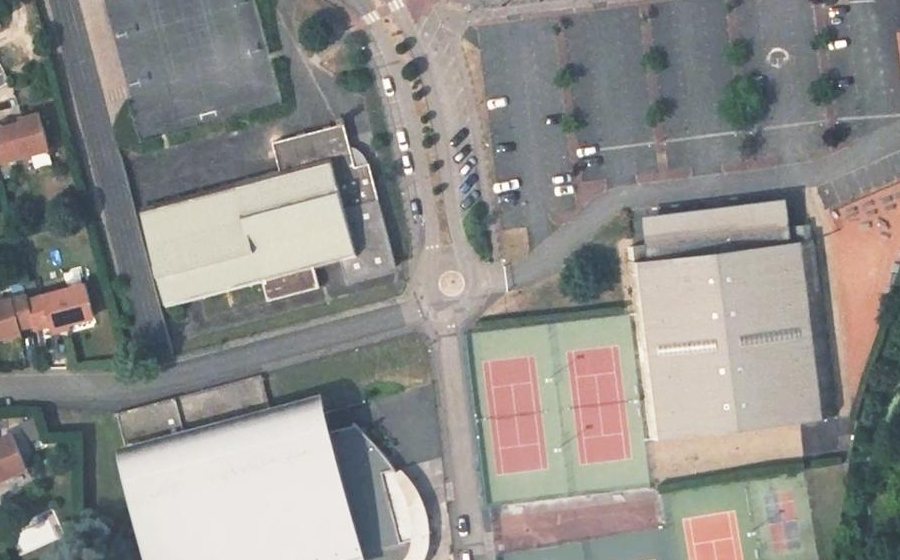 Vue aérienne du Rond-point anonyme n°117752106