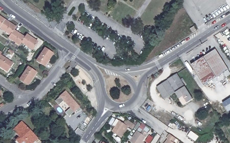 Vue aérienne du Rond-point anonyme n°1177886600