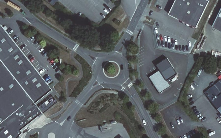 Vue aérienne du Rond-point anonyme n°117810461