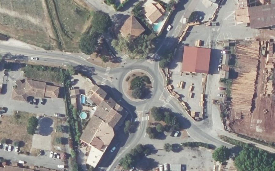 Vue aérienne du Rond-point anonyme n°117852958