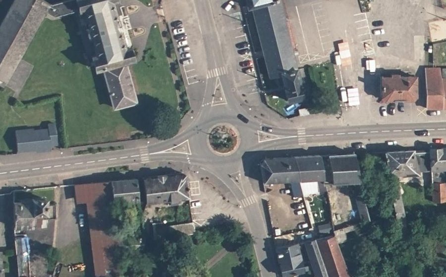 Vue aérienne du Rond-point anonyme n°117859441