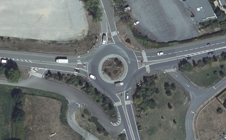 Vue aérienne du Rond-point anonyme n°117935410