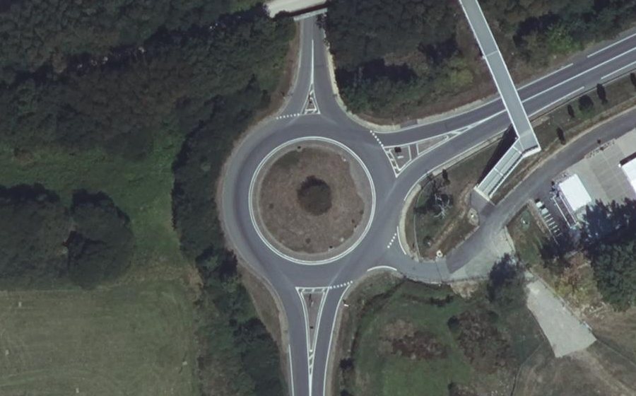 Vue aérienne du Rond-point anonyme n°117935527