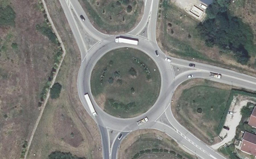 Vue aérienne du Rond-point anonyme n°117968082