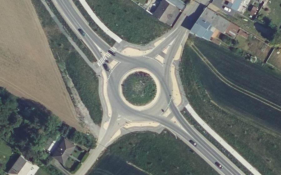 Vue aérienne du Rond-point anonyme n°1179689145