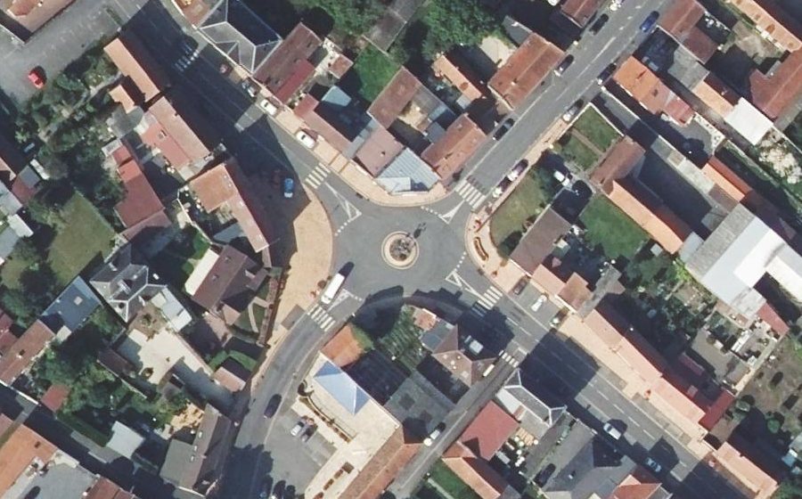 Vue aérienne du Rond-point anonyme n°117969106