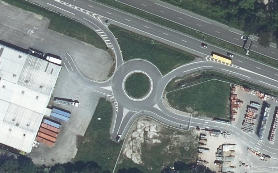 Vue aérienne du Rond-point anonyme n°1179759981