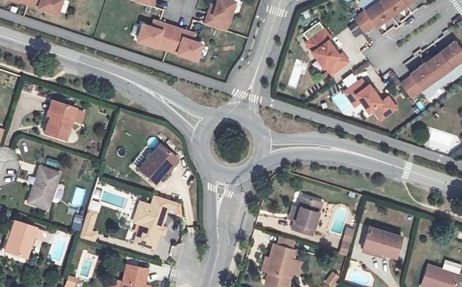 Vue aérienne du Rond-point anonyme n°118021294