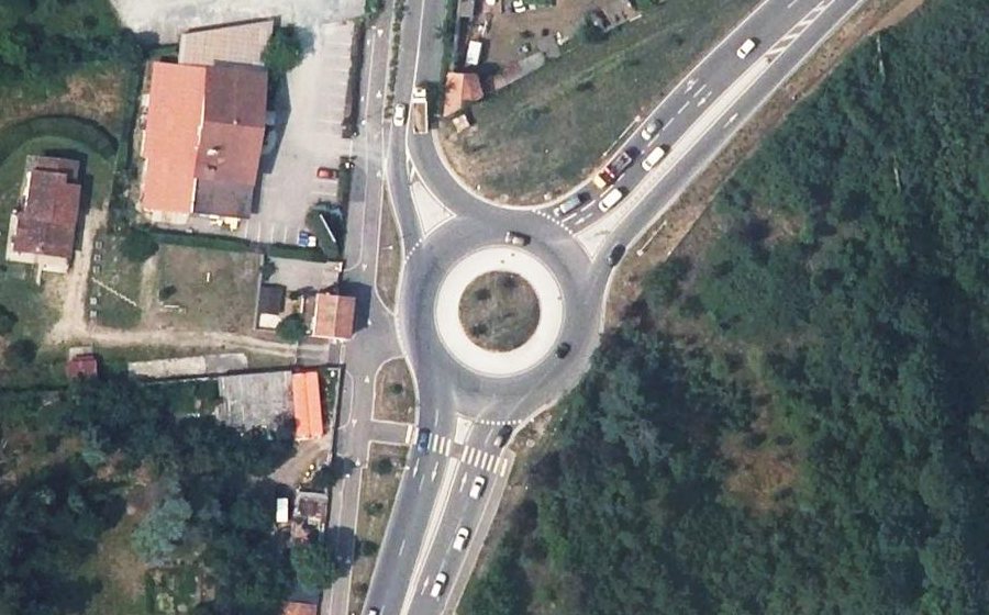 Vue aérienne du Rond-point anonyme n°118038350