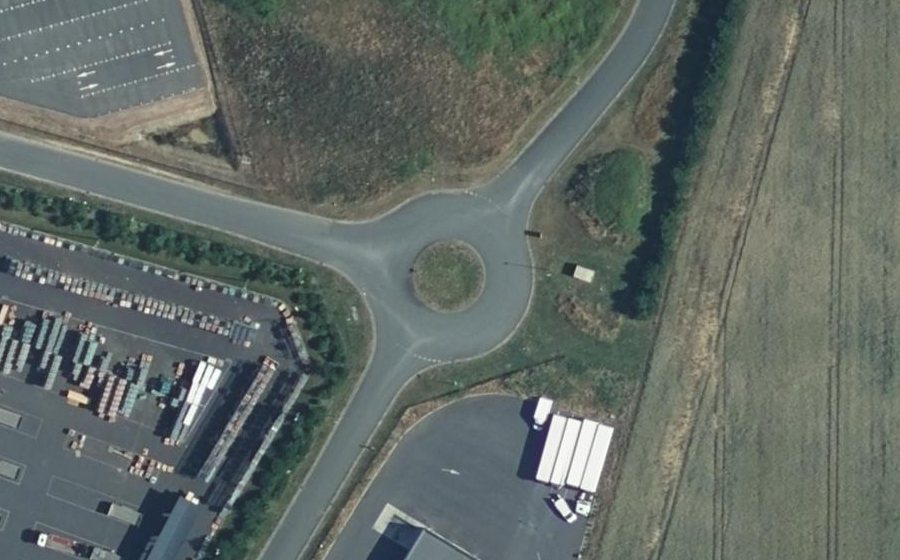 Vue aérienne du Rond-point anonyme n°118043023