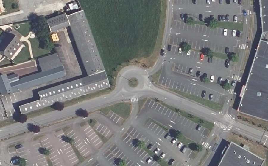 Vue aérienne du Rond-point anonyme n°118079201