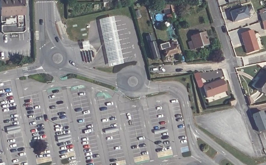 Vue aérienne du Rond-point anonyme n°118079229