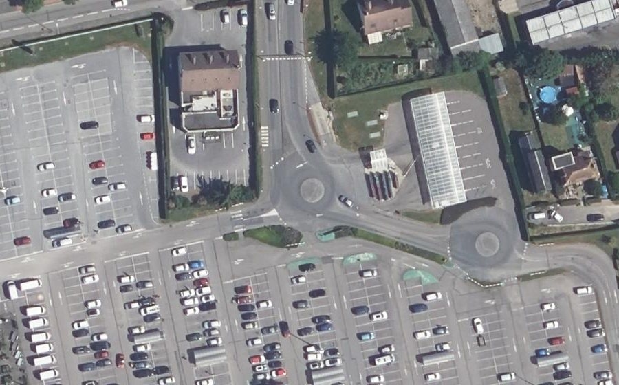 Vue aérienne du Rond-point anonyme n°118079249